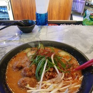 Meet your Posher, Eunie